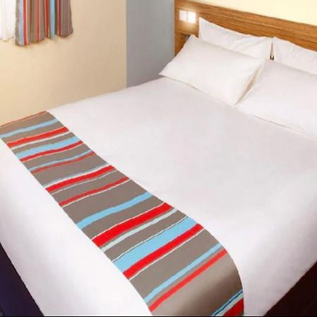 Travelodge Bracknell Esterno foto