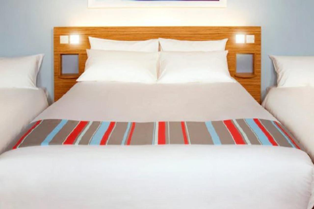 Travelodge Bracknell Esterno foto